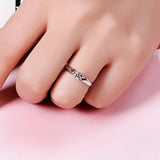 Minimalistisk ring i zirkonium med hvidguld
