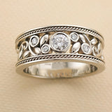 Elegant ring i hvidguld med zirkon