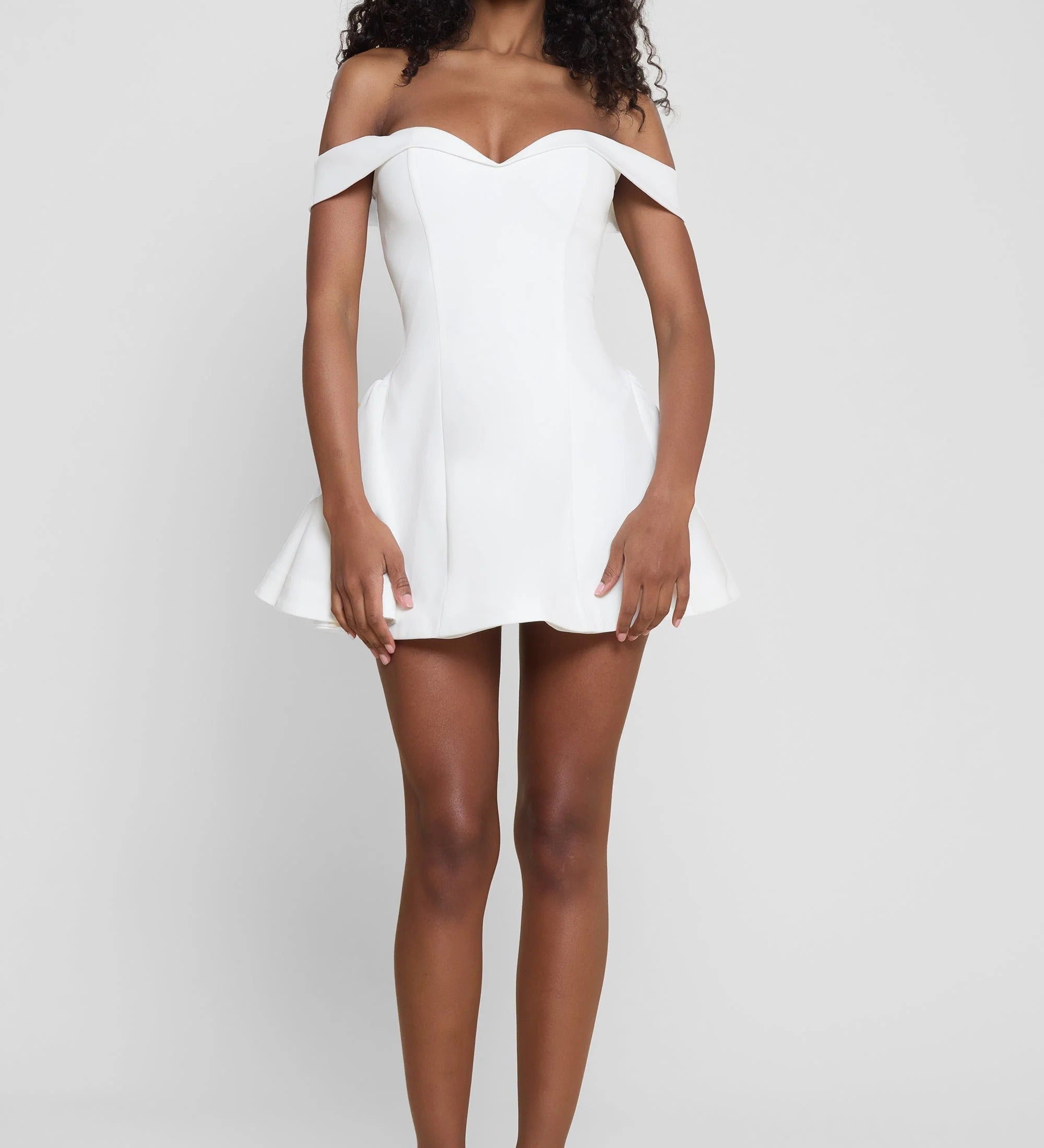 Violetta – Babydoll-minikjole med korset
