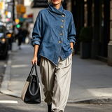 Isotta | Oversize Denimskjorte med Diagonal Knaplukning, Blå